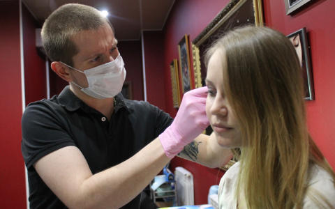 Мастер по пирсингу: "Многие хотят интимные проколы, но не представляют, что их ждет!"