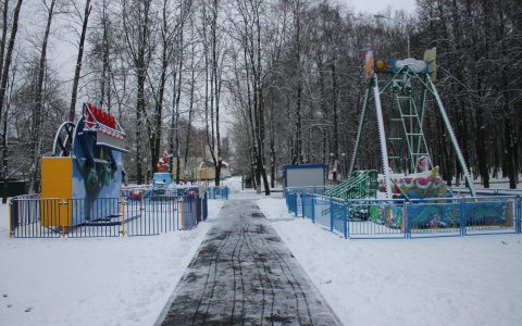 Новые карусели в Центральном парке Владимира начинают "кружиться"