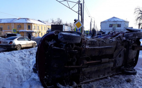 Молодой водитель иномарки погиб в жутком ДТП в Покрове