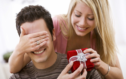 Самые нежеланные подарки, которые точно не обрадуют мужчин на 23 февраля