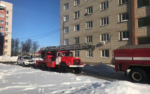 Во Владимире в многоэтажке на улице Мопра произошел пожар