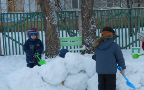 Горожанка: "Моего ребенка заставляют гулять в мороз в детском саду!"