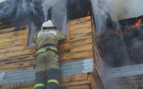 Страшный пожар в Коврове: маленькую девочку вынесли на мороз прямо в одеяле