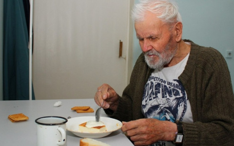 Житель Владимира потерял 14 000 рублей, лежа в кровати