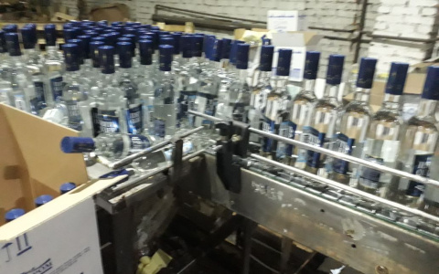 В Александрове разливали "паленую" водку для москвичей