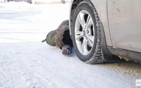 На Рокадке иномарка сбила пешехода, решившего прошмыгнуть в неположенном месте