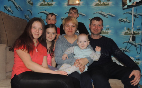 «Главное не быть «диванным» папой» - лучший отец Владимира поделился секретами семейного счастья