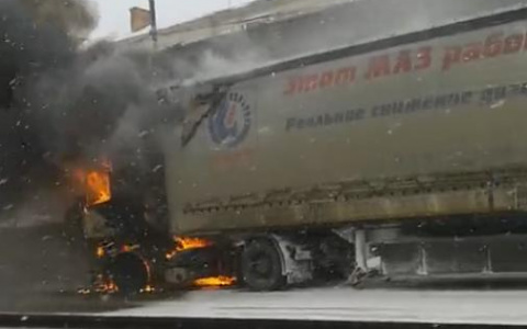 Под Лакинском водитель выжил при пожаре в фуре, но умер на следующий день