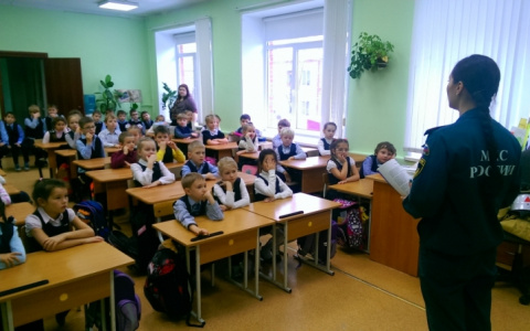 Сотрудники МЧС наведались с визитом в 73 гимназию города Владимира