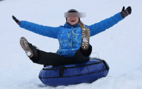 Из-за мам с колясками в Загородный парк закрыли въезд автомобилистам
