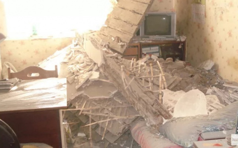 8 марта в жилом доме в Струнино рухнул потолок