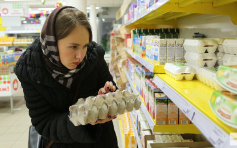 Во владимирских магазинах торгуют сыром с железом и конфетами с червяками