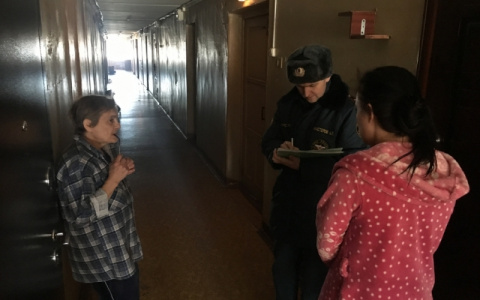 Сотрудники МЧС прошлись по "группам риска"