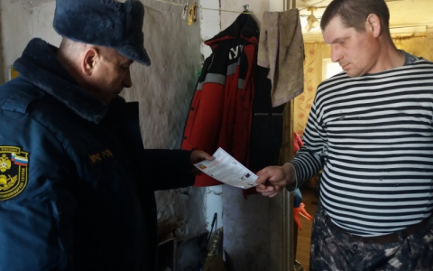 Сотрудники МЧС проверили многодетные семьи в Суздале