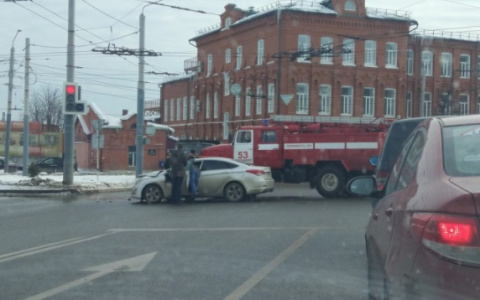 Во Владимире спасатели, спешившие на пожар, попали в ДТП