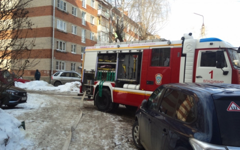 Днем на улице Василисина произошел пожар