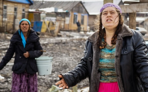 Во Владимире посетительницы ТЦ стали жертвой цыганки