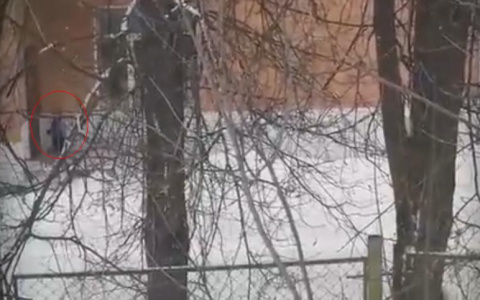 Забытый в детском саду мальчик провел на улице считанные минуты?