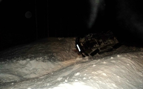 В Юрьев-Польском районе мужчина решил покататься на чужом авто и опрокинулся в кювет