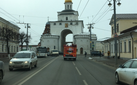 Во Владимире проверили, как охотно автомобилисты пропускают машину Скорой