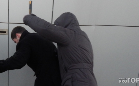 В Кольчугино мужчина с палкой напал на прохожего