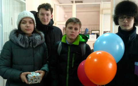 Владимирские гимназисты навестили избитого мальчика в Покрове