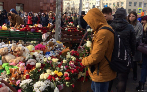 В 13.00 у памятника пожарному-спасателю состоится акция памяти жертв пожара в Кемерово