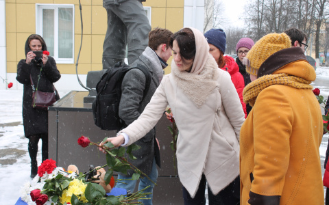 Во Владимире состоялась акция памяти жертв пожара в Кемерово