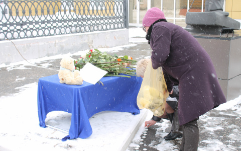 Во Владимире выделили 2 места, куда можно приносить цветы в знак скорби