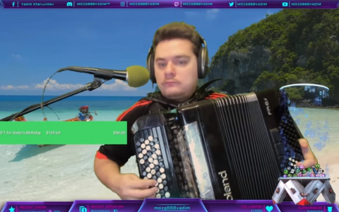 Владимирский баянист устроил онлайн трансляцию и заработал 750 долларов