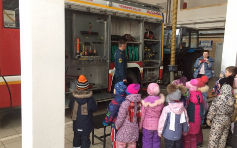 Владимирских детсадовцев научили вызывать пожарных