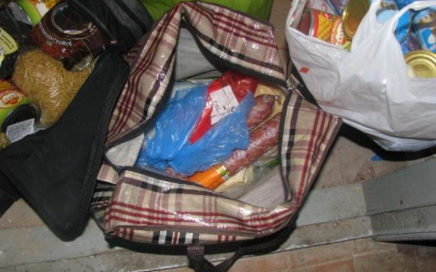 В Гороховецком районе мужчина ворвался в чужой дом и под протестующие крики украл продукты