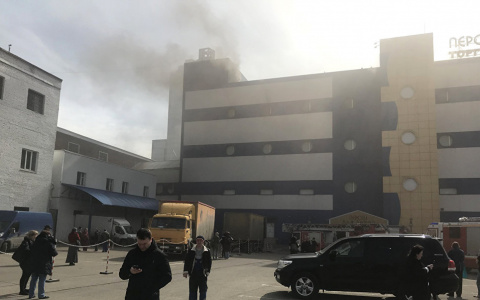 В Москве горит детский торговый центр "Персей"