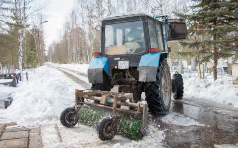 На владимирские кладбища выехала уборочная техника