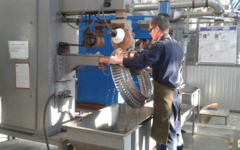 В Муроме работник завода получил тяжелую травму просто проходя мимо станка