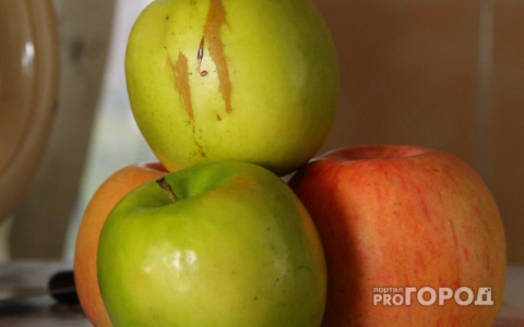 Во Владимире безжалостно раздавили тонну яблок