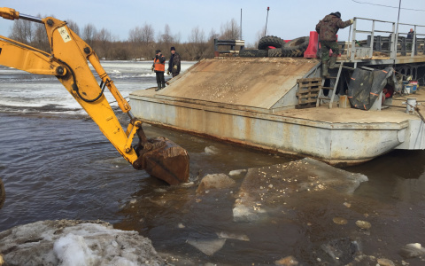 В Вязниках развели мост