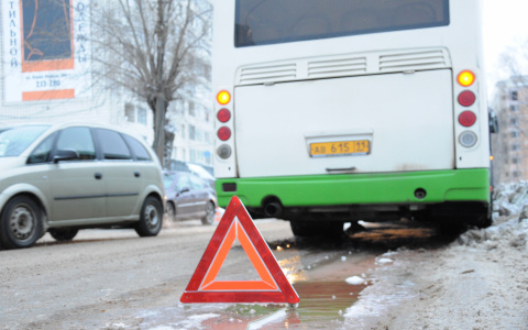 Под Петушками фура столкнулась с пассажирским автобусом