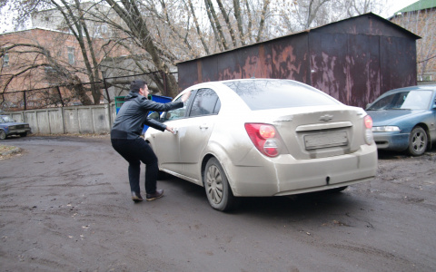 У жителя Вязников угнали автомобиль, пока он прогуливался по лесу