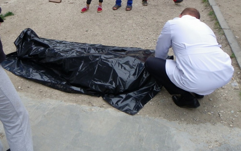 На остановке Куйбышева обнаружили труп