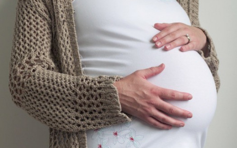 Депутат предложил штрафовать беременных за употребление табака и алкоголя