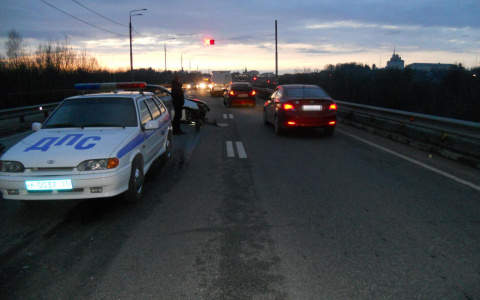 Стали известны подробности ДТП, собравшего пробку на мосту через Клязьму