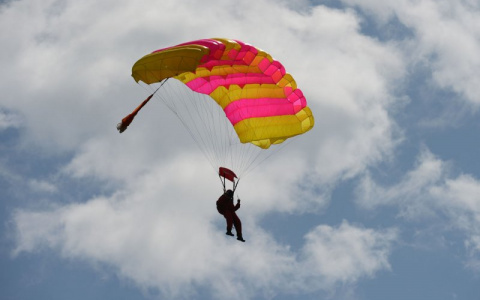 В Александрове "кинули" инструктора-парашютиста