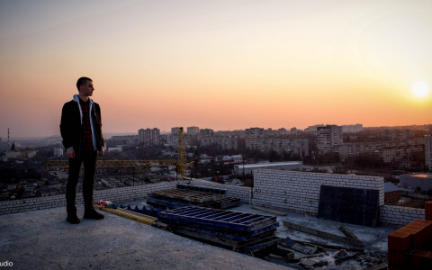 Владимирский руфер поднялся на крышу строящегося ЖК "Добросельский" (фото, видео)