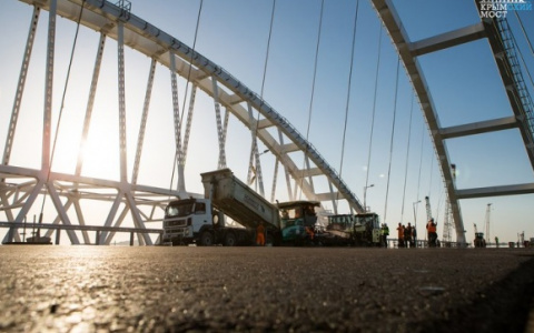 Движение по Крымскому мосту откроется во второй половине мая