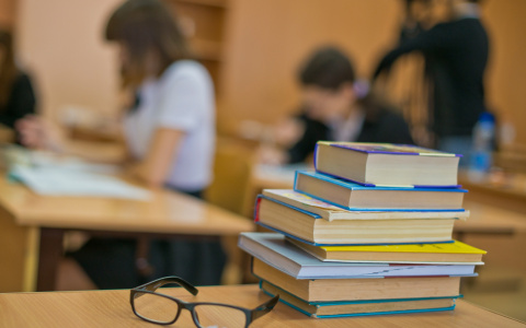 Горожанка: "С нас хотят "срубить" деньги на ремонт класса!"