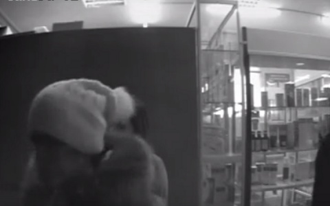 Неизвестная похитила с карты ковровчанина немалую сумму