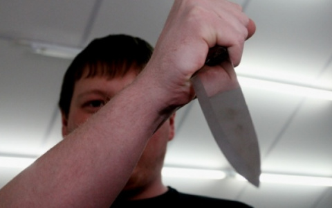 Во Владимире прохожий бросался на женщин с ножом