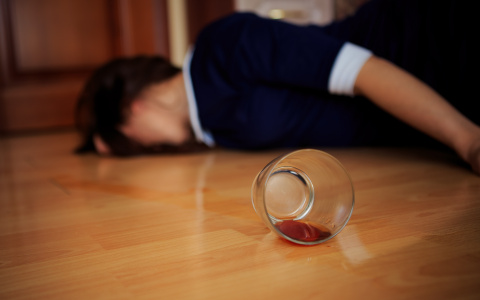 В Коврове 13-летняя девочка отравилась портвейном