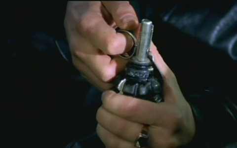 Владимирец, избивший жену, угрожал полицейским гранатой